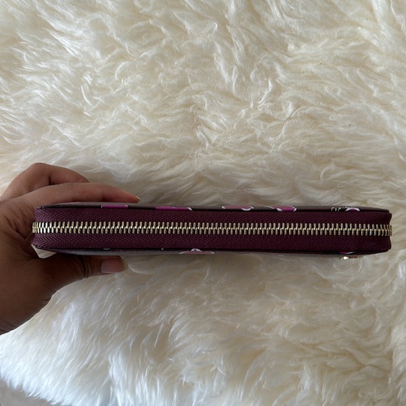 Gucci Special Edition Heart Design Zippy Wallet in Excellent Condition - Picture 4 of 15